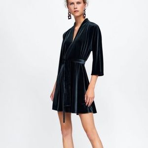 Zara Sea Green Velvet Belted 3/4 Sleeve V-Neck Dress Size US Xs